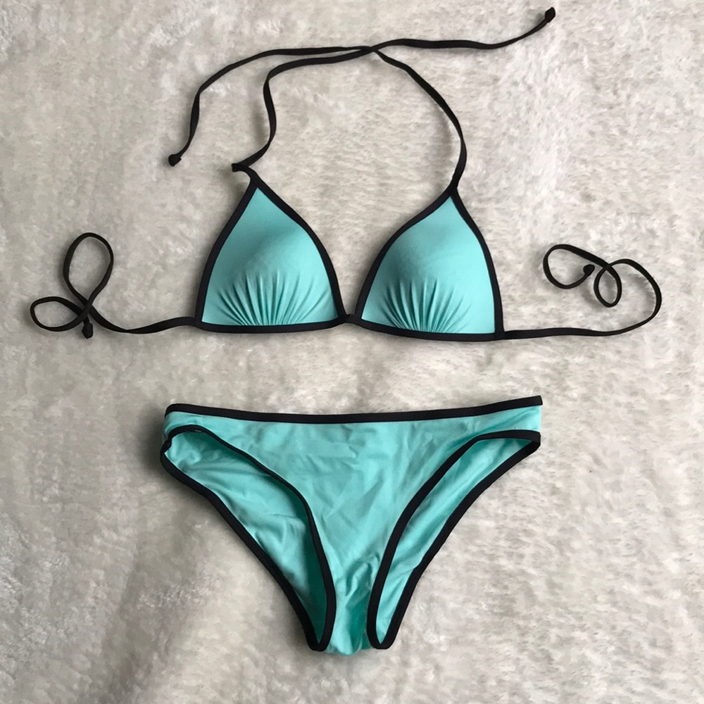 🌸2 piece bikini mint with black lining